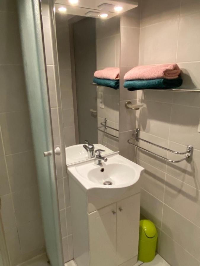 Studio Centre Ville Avec Ascenseur 3Min Des Thermes Aix-les-Bains Bagian luar foto